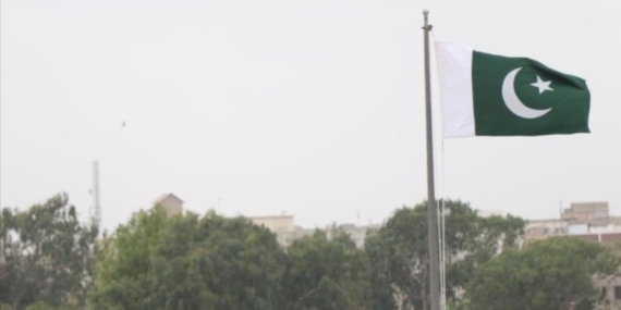 Pakistan’da yakıt krizi nedeniyle tüm okullar 31 Mart’a kadar tatil edildi