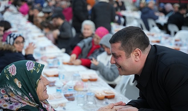 torbali-belediyesinden-cumhuriyet-mahallesinde-dev-iftar-aHOw7zZR.jpg