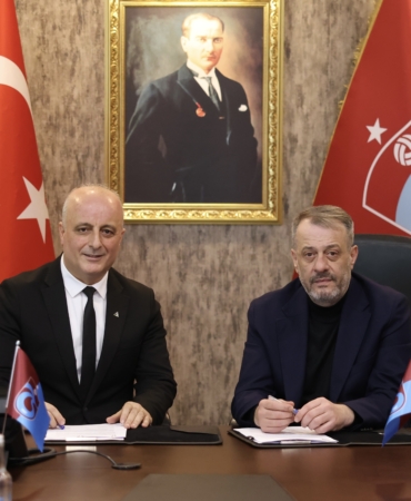 trabzonspor-ile-trabzon-merkez-fen-lisesi-arasinda-is-birligi-protokolu-imzalandi-vwm42Muq.jpg