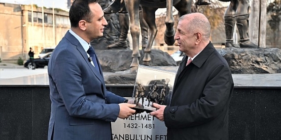 Ümit Özdağ Abide-i Hürriyet Meydanı’na övgü: “Böyle bir yeri görmekten büyük memnunluk duydum.”