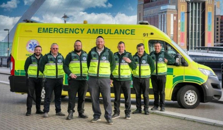 yahudilerin-15-ulkede-ambulanslari-ve-polisleri-var-sorgulayan-isini-kaybediyor-P48Hp34w.jpg