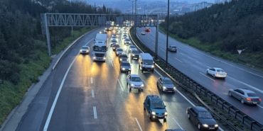 yollarda-bayram-tatilinden-donus-yogunlugu-basladi-wJmnc29M.jpg