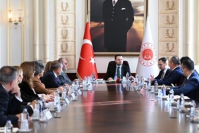 adalet-bakani-gurlek-turkiye-noterler-birligi-heyeti-ile-gorustu-PThQ1GWu.jpg