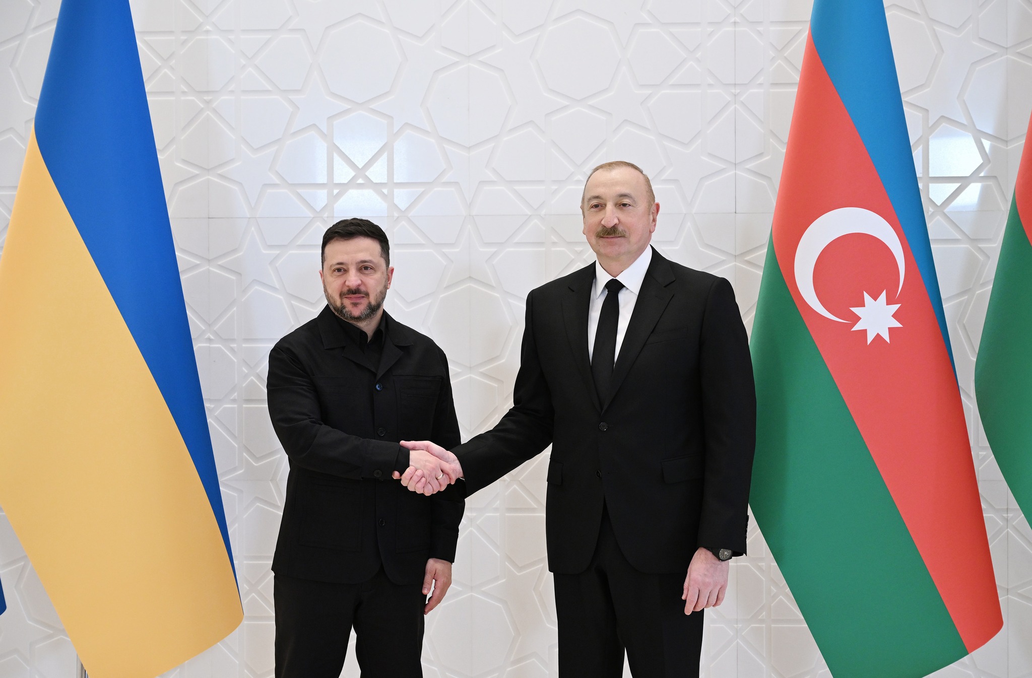 aliyev-ve-zelenskiy-azerbaycanin-gebele-sehrinde-gorustu-qzOtmmKS.jpg