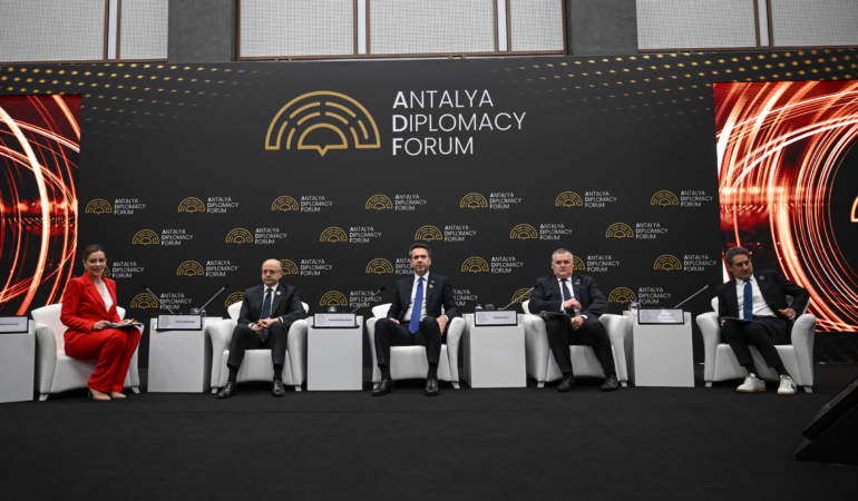 antalya-diplomasi-forumunda-kuresel-enerji-paneli-duzenlendi-mmMb6aIO.jpg