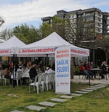bayraklida-sihhat-haftasinda-sihhat-hizmeti-vatandasla-bulustu-pORN8Vbr.jpg
