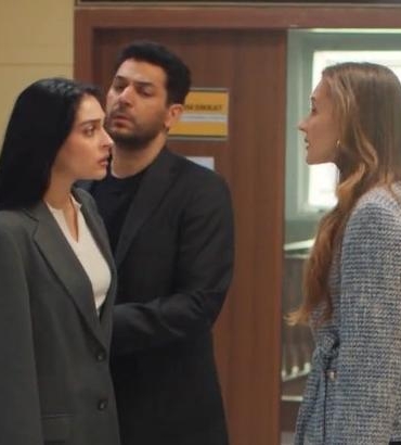 berrakin-kaderi-zeynepin-elinde-seni-polise-ihbar-edecegim-SjfF4bqS.jpg