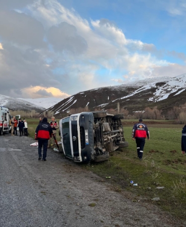 bitliste-minibusun-devrilmesi-sonucu-11-kisi-yaralandi-85cLOHsa.jpg