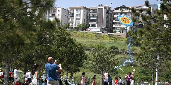 bornovada-gokyuzu-ucurtmalarla-senlenecek-3WfEp3Hd.jpg