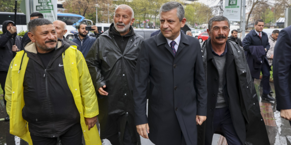 CHP Genel Başkanı Özel, eylem yapan maden işçilerini ziyaret etti