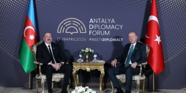 cumhurbaskani-erdogan-azerbaycan-cumhurbaskani-aliyev-ile-gorustu-P97KbF6L.jpg