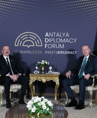 cumhurbaskani-erdogan-azerbaycan-cumhurbaskani-aliyev-ile-gorustu-P97KbF6L.jpg
