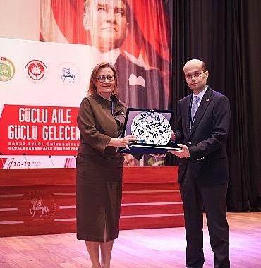 deu-mesken-sahipliginde-uluslararasi-aile-sempozyumu-basladi-guclu-aile-guclu-gelecek-HpfVDKV4.jpg