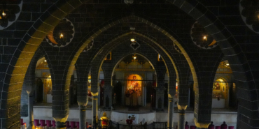 diyarbakirda-paskalya-bayrami-tarihi-kilisede-kutlandi-yPT4ImPA.jpg
