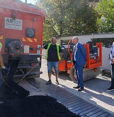 gaziemirde-32-bin-191-metrekarelik-alandaki-yol-ve-kaldirimlar-yenilendi-enXNOTz1.jpg