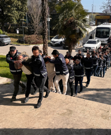 guncelleme-samsun-merkezli-suc-orgutu-operasyonunda-gozaltina-alinan-17-zanli-tutuklandi-qUmlcQPX.jpg