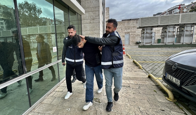 guncelleme-samsunda-tartistigi-arkadasini-olduren-zanli-tutuklandi-jB9Bbhiq.jpg