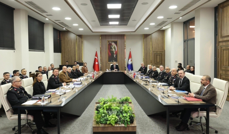 icisleri-bakani-ciftci-jandarma-ve-sahil-guvenlik-akademisini-ziyaret-etti-MAC52HqR.jpg