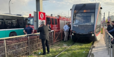 kayseride-tramvayin-carptigi-kadin-yaralandi-yLzQILa7.jpg