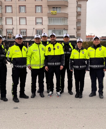 konyasporlu-futbolculardan-polis-haftasi-surprizi-awz5hAqE.jpg