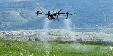 lider-cercioglunun-tarima-ve-ureticilere-takviyeleri-suruyor-tarlalar-drone-ile-fiyatsiz-gubreleniyor-YzlzSZF3.jpg