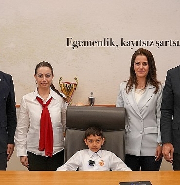 lider-isik-23-nisanda-koltugunu-egeye-devretti-rpVuKBGZ.jpg