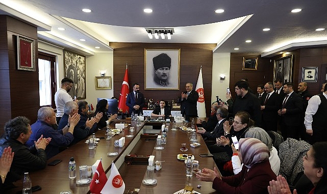 lider-ozarslan-23-nisanda-makamini-sehit-oglu-taha-burak-cakira-devretti-vjYk11NZ.jpg