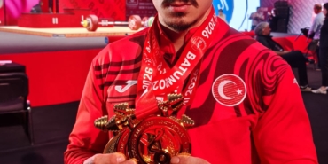 milli-halterci-yusuf-fehmi-genc-avrupa-sampiyonasinda-2-altin-madalya-kazandi-vSUZ47jO.jpg