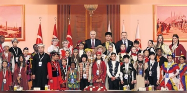 numan-kurtulmus-dunya-cocuklarini-kabul-etti-23-nisanin-nesesini-kendi-ulkelerinize-tasiyin-2QevVpkm.jpg