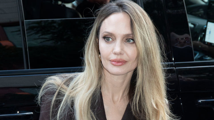 Onu altı aylık bebekken kollarına almıştı… Evlatlık çocuğu konuştu… Ağlamamak için yutkunup durdu