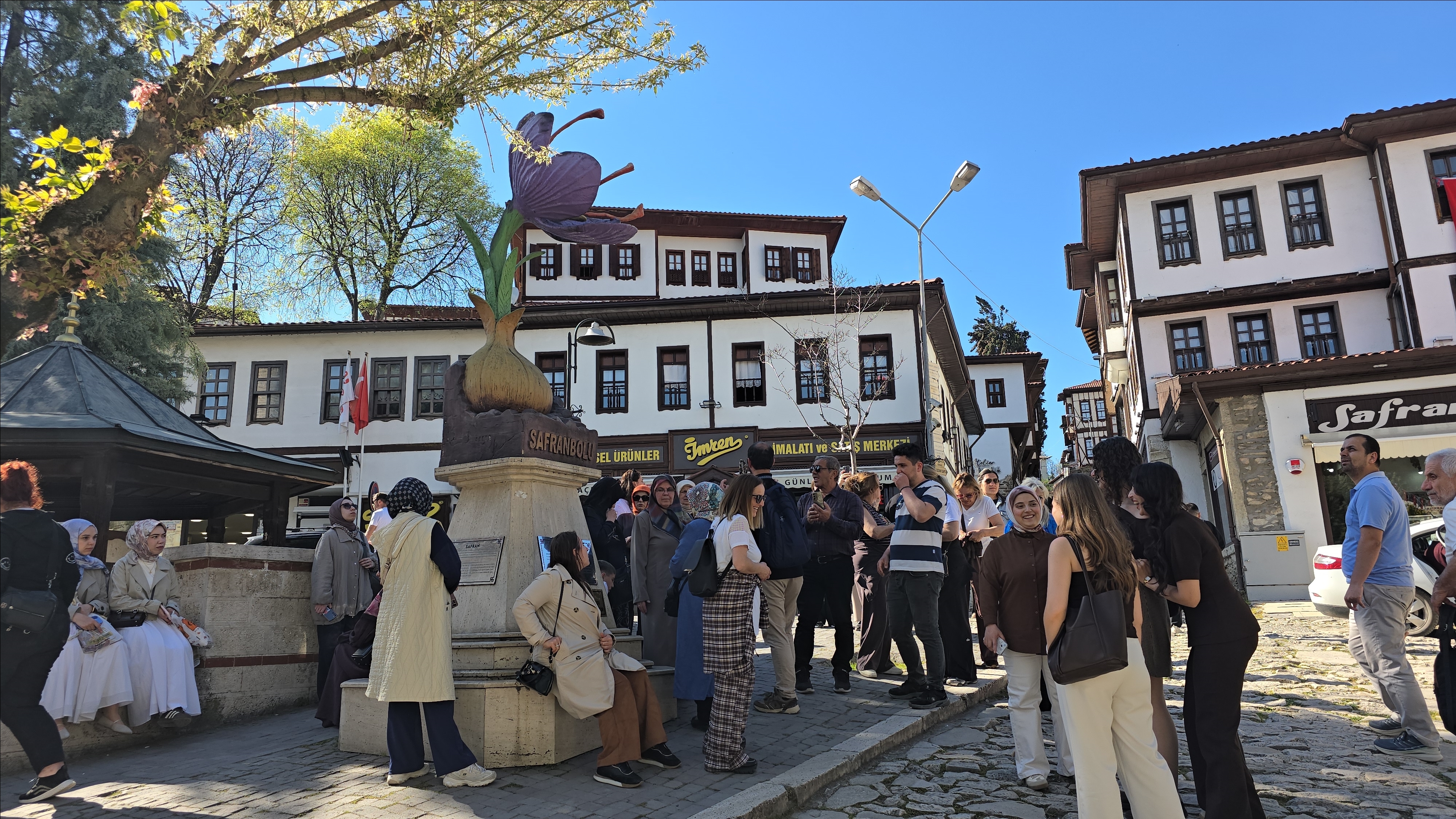 safranboluda-hafta-sonu-ziyaretci-yogunlugu-yasaniyor-7R3xPD42.jpg