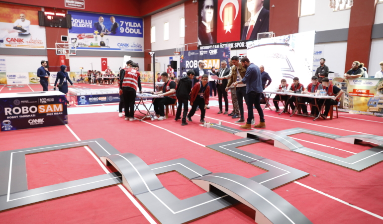 samsunda-ogrenciler-gelistirdikleri-robotlarla-hunerlerini-sergiledi-jLh3NCnh.jpg