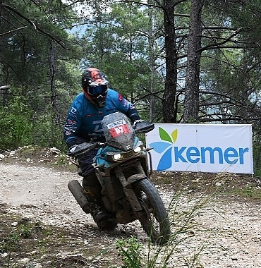 sky-adventure-motosiklet-yarislari-kemerde-basladi-uZCOE91D.jpg