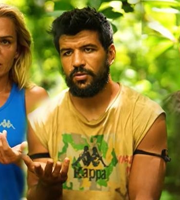 survivorda-mavi-takim-karisti-nagihan-karadere-arkadaslarini-kizdirdi-TFVGUHEX.jpg