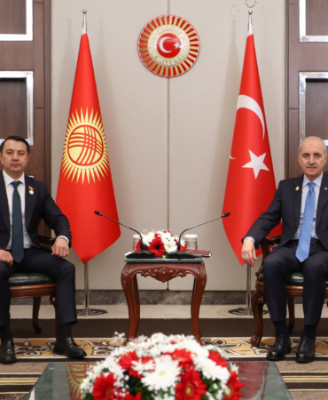 tbmm-baskani-kurtulmus-kirgizistan-jogorku-kenes-baskani-mamataliyev-ile-gorustu-1H24Ui1s.jpg