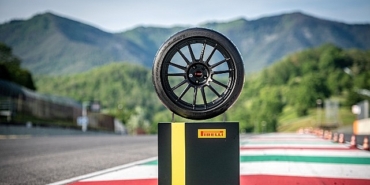 tyre-reviewsa-nazaran-dunyanin-en-suratli-lastigi-pirelli-p-zero-trofeo-rs-luMh2SIM.jpg
