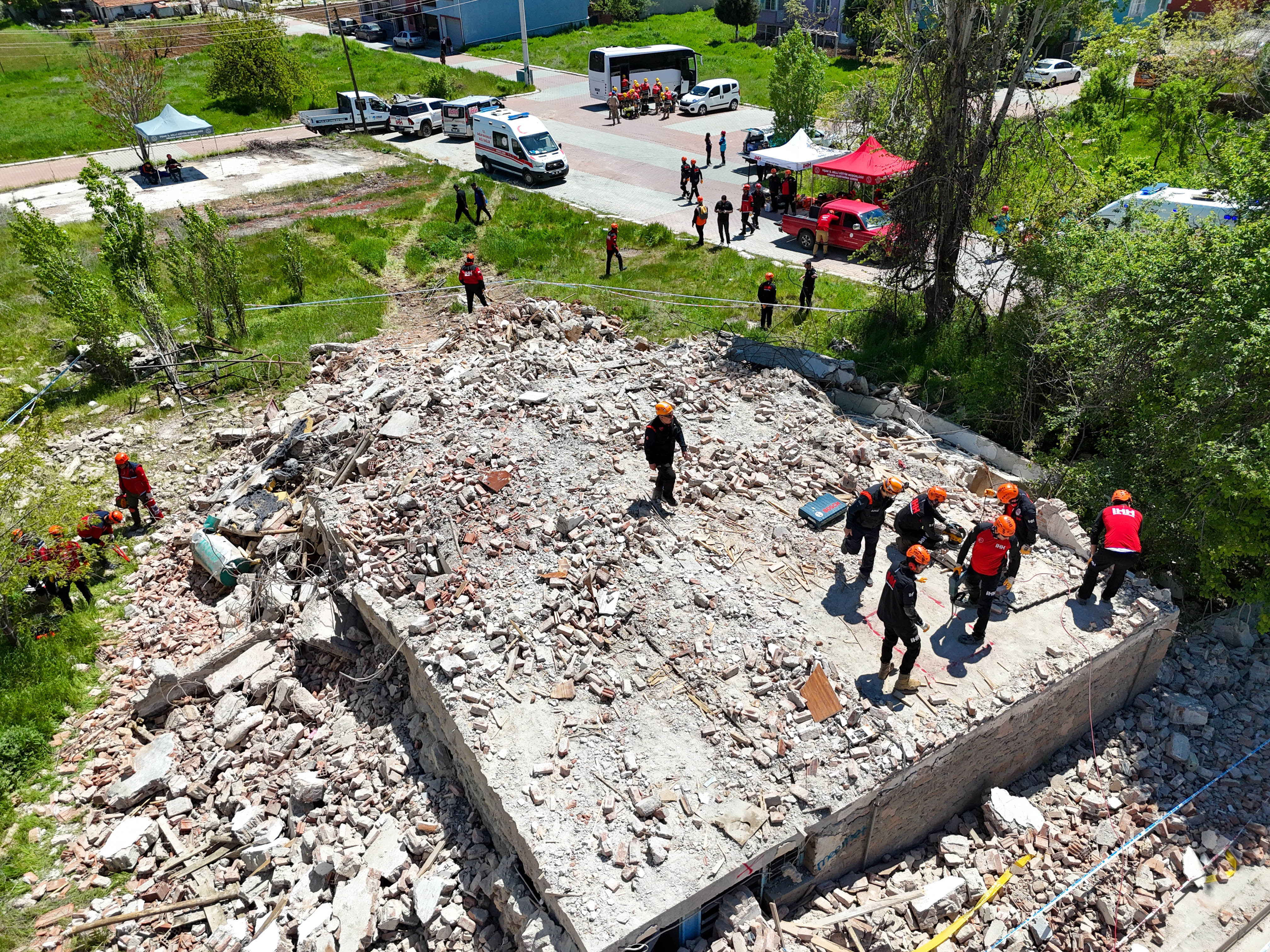 Uşak’ta 5,5 büyüklüğündeki depremin tatbikatı yapıldı