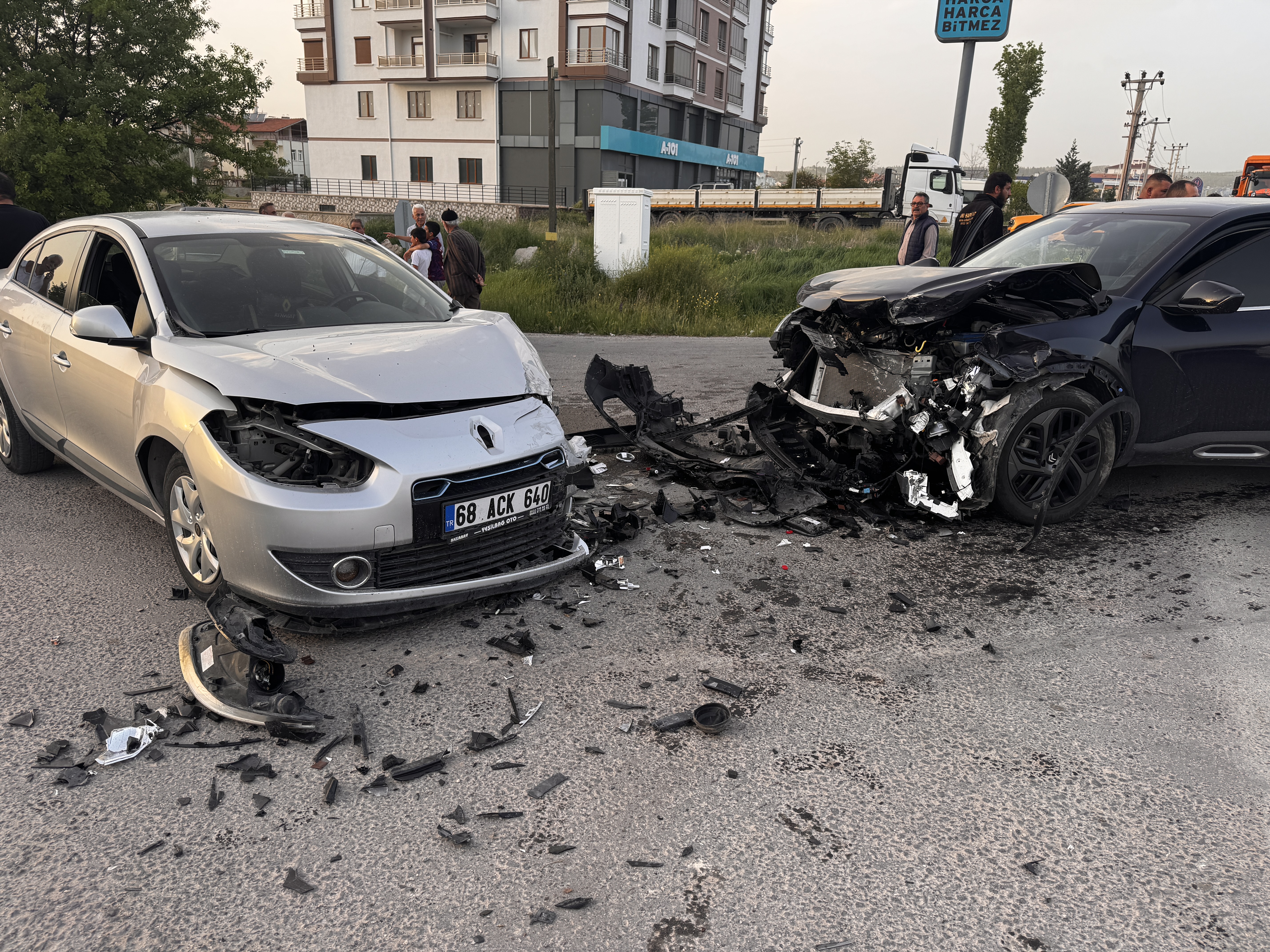 aksarayda-zincirleme-trafik-kazasinda-4-kisi-yaralandi-KSzaSSQq.jpg