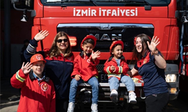 Alevlere koşan üstün anneler