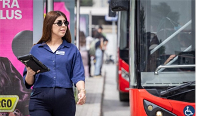 Anne adayı ESHOT sürücüsü, doğum sonrası direksiyona dönmek için gün sayıyor