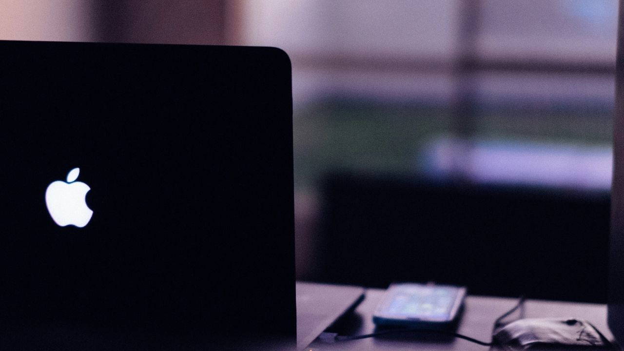 Apple, yılın ikinici çeyreğinde rekor gelir elde etti