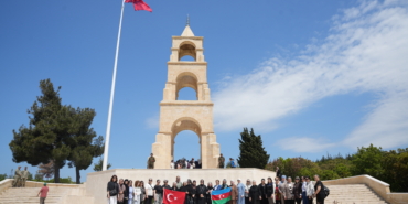 azerbaycanli-sehit-aileleri-tarihi-gelibolu-yarimadasini-gezdi-neX5y6ES.jpg