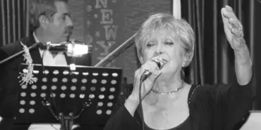 ‘Büklüm Büklüm’ ve ‘İkimiz Bir Fidanız’ gibi şarkılarıyla tanınmıştı: Şarkıcı Tülay Özer hayatını kaybetti