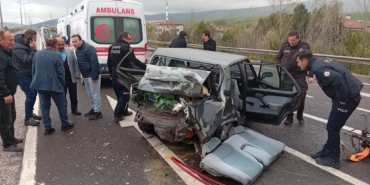cankirida-panelvanin-park-halindeki-otomobile-carpmasi-sonucu-3-kisi-oldu-5-kisi-yaralandi-yLLU7ARUjpg