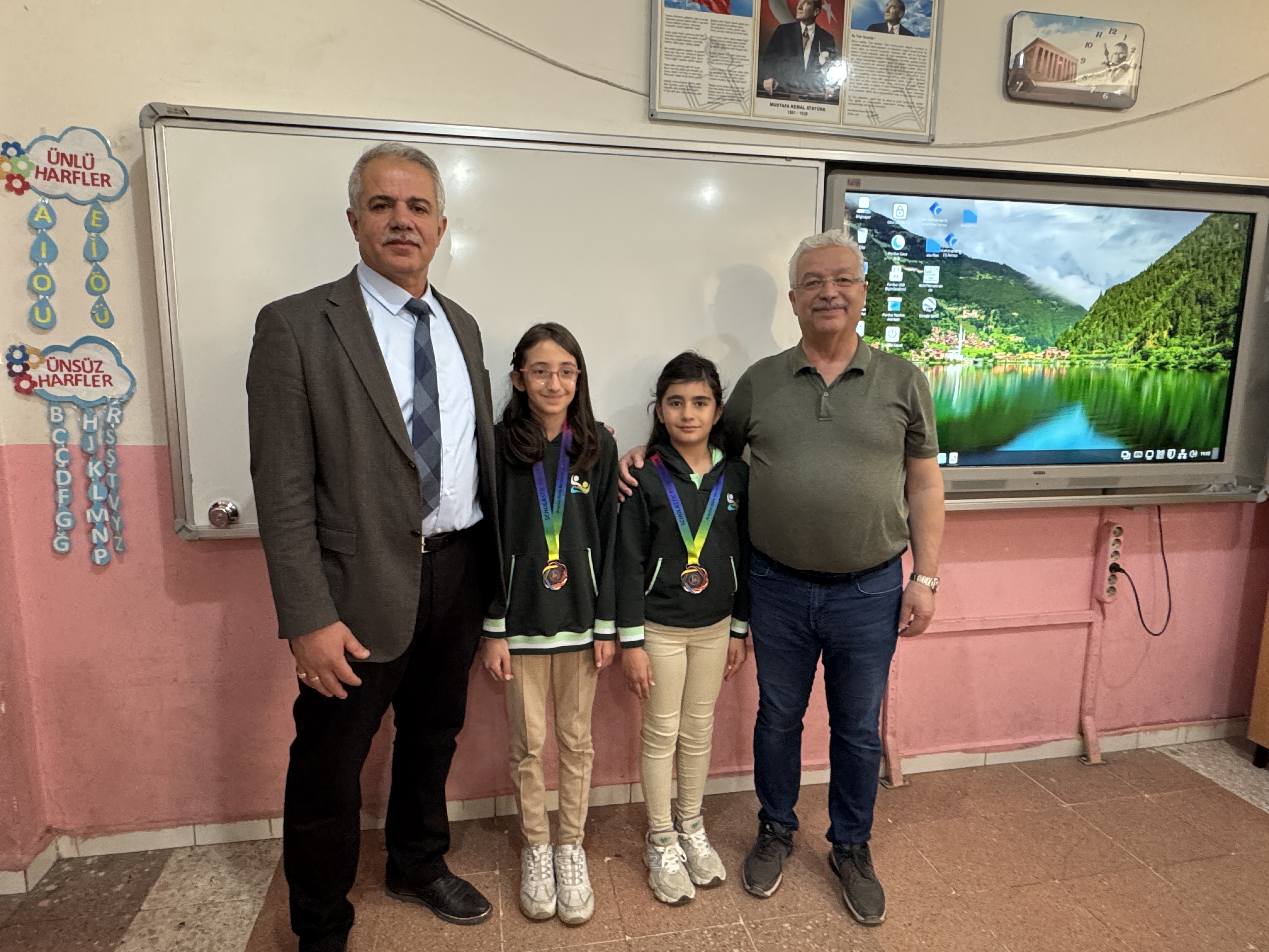 dijital-bagimliliktan-uzak-ogrenciler-matematik-olimpiyatlarindaki-basarilarini-percinlemek-istiyor-mEeOLUUO.jpg