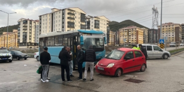 erzurumda-halk-otobusu-ile-otomobilin-carpistigi-kazada-5-kisi-yaralandi-JlMCrSKl.jpg