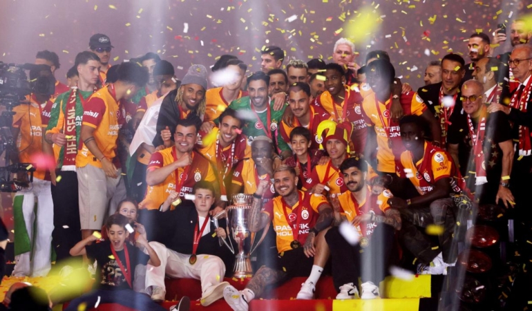 galatasarayda-sampiyonluk-kutlamasina-katilmayan-tek-futbolcu-DkLblKSzjpg