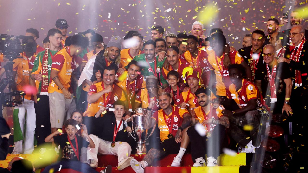 galatasarayda-sampiyonluk-kutlamasina-katilmayan-tek-futbolcu-DkLblKSzjpg