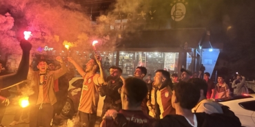 galatasarayli-taraftarlar-26-sampiyonlugunu-kutluyor-tfelgwUa.jpg