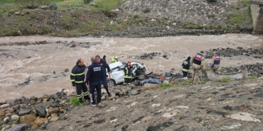 guncelleme-erzincanda-dereye-yuvarlanan-otomobildeki-2-kisi-oldu-1-kisi-agir-yaralandi-NvpFH2ON.jpg